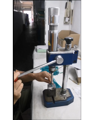 Inertia hammer for hinge rivet roll-forming – Eyewear manufacturing
